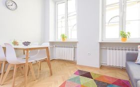 Bright And Modern Apartment In The Heart Of The Old And New Town